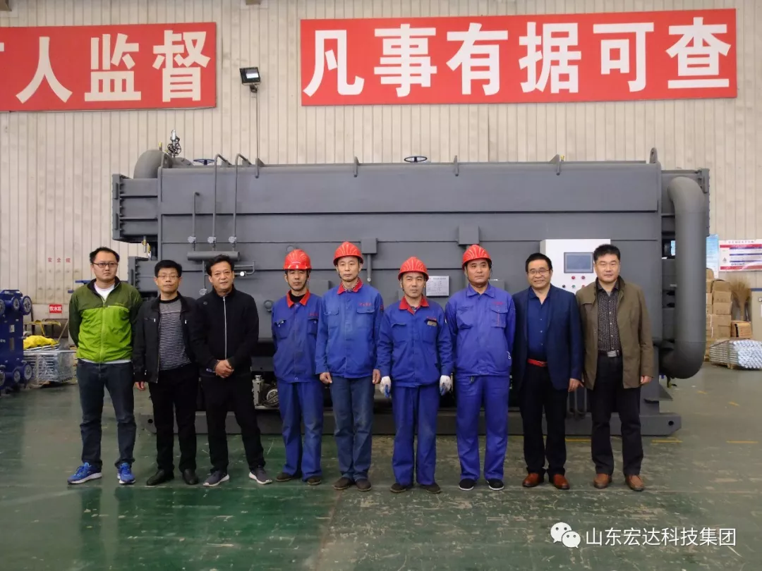 开云链接官网_开云(中国)张总与新产品研制小组合影