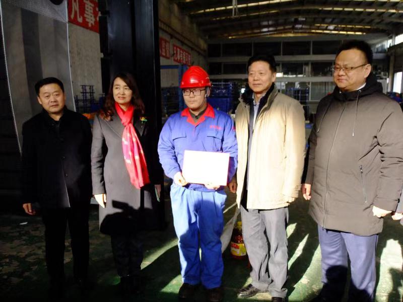 济南市总工会常务副主席傅金峰到开云链接官网_开云(中国)集团走访慰问