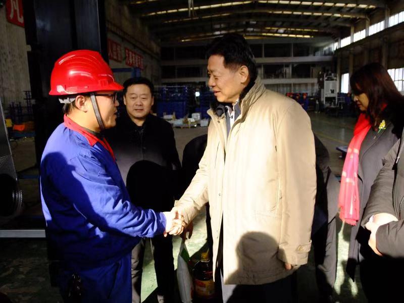 济南市总工会常务副主席傅金峰到开云链接官网_开云(中国)集团走访慰问