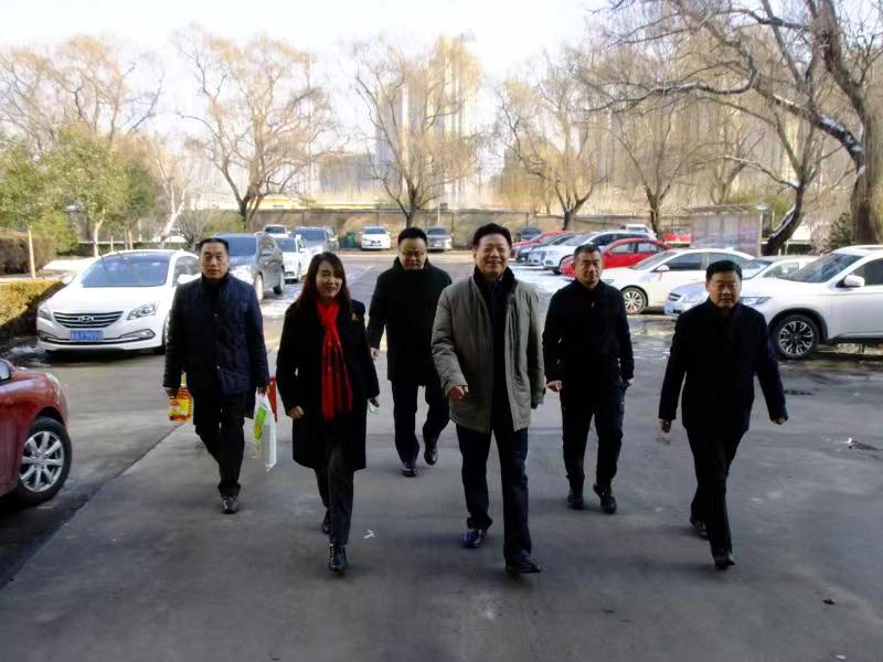 济南市总工会常务副主席傅金峰到开云链接官网_开云(中国)集团走访慰问